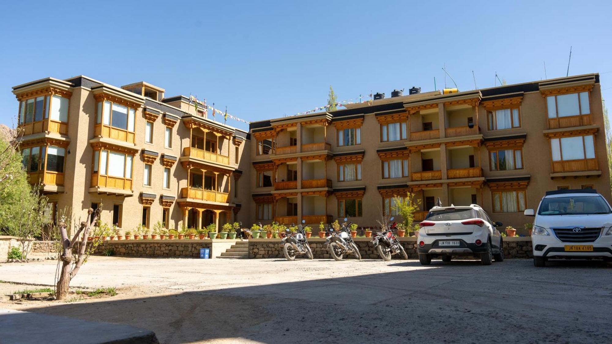 The Saraha Hotel Leh Exterior foto